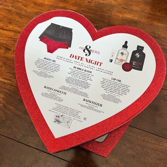💥BRAND NEW💥HIS & HERS Date Night Gift Set - Picture 2 of 5